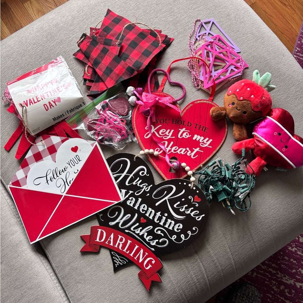 Valentine's Day Decor Bundle